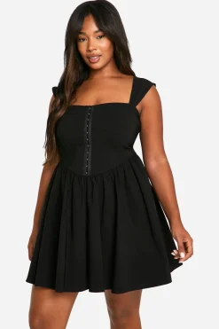 boohoo Grande taille - Robe corset courte à manches courtes<Femme Robes Corset|Robes Patineuses