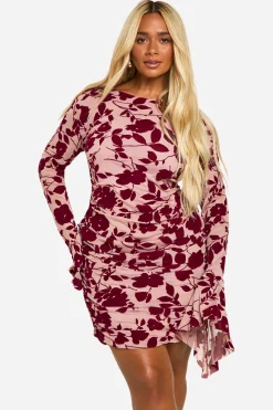 boohoo Grande taille - Robe droite froncée à manches évasées<Femme Robes À Manches Longues|Robes