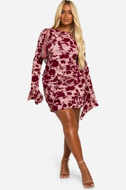 boohoo Grande taille - Robe droite froncée à manches évasées<Femme Robes À Manches Longues|Robes