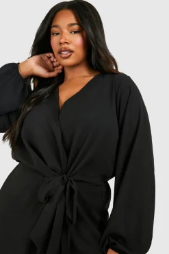 boohoo Grande taille - Robe longue satinée texturée<Femme Robes À Manches Longues|Robes