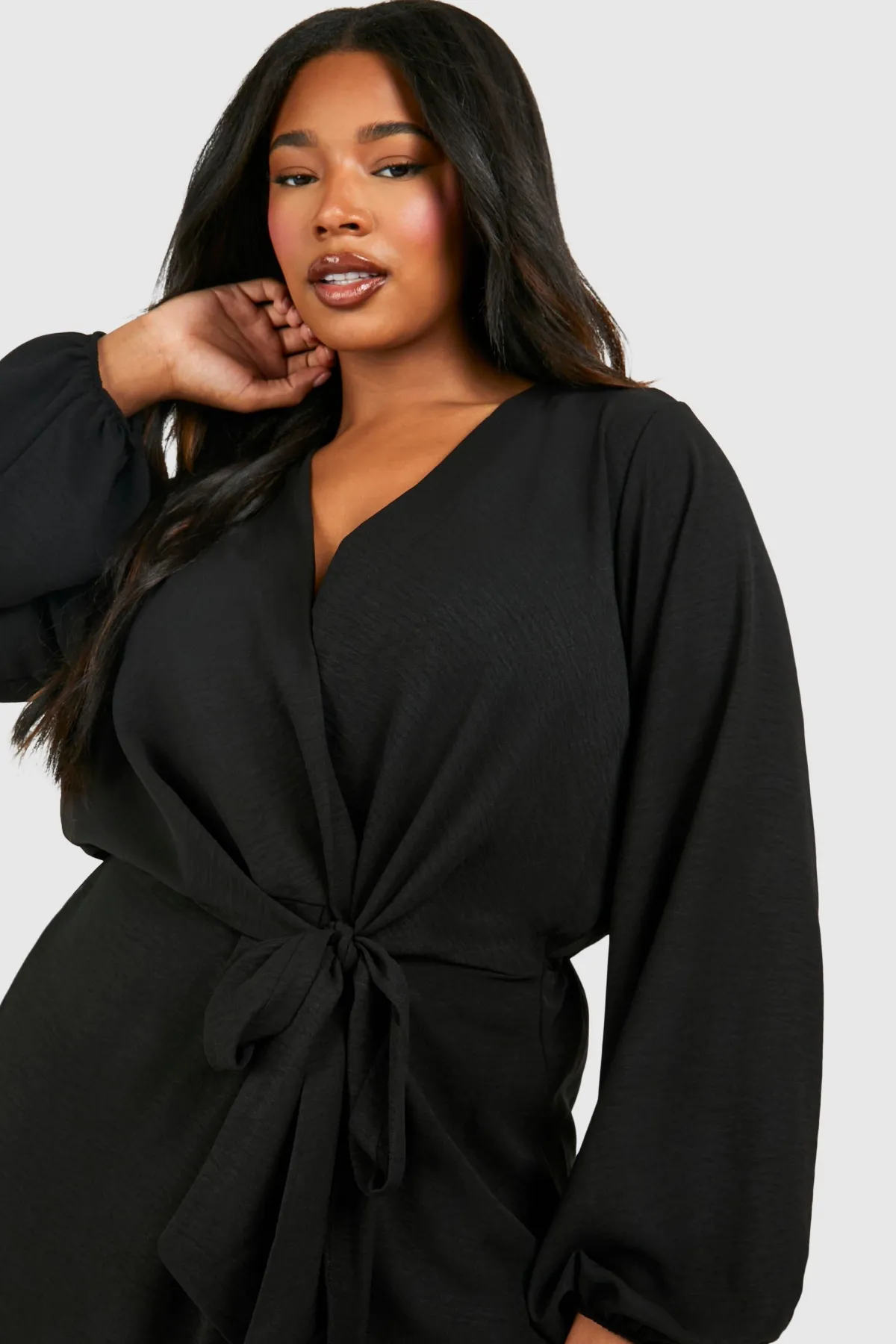 boohoo Grande taille - Robe longue satinée texturée<Femme Robes À Manches Longues|Robes