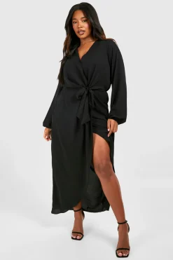 boohoo Grande taille - Robe longue satinée texturée<Femme Robes À Manches Longues|Robes