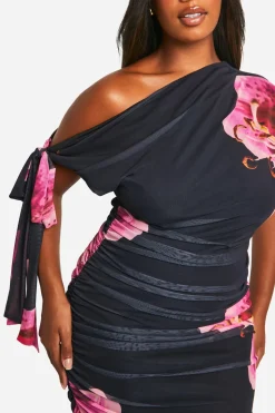 boohoo Grande taille - Robe moulante froncée fleurie<Femme Robes Moulantes|Robes À Manches Longues