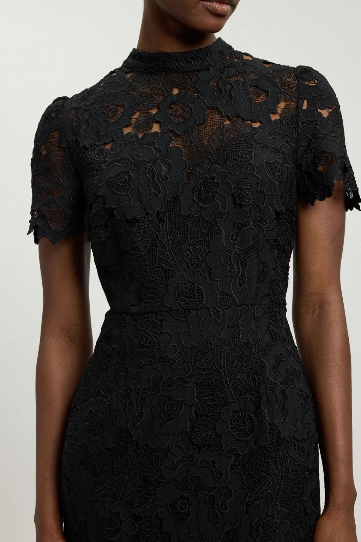 KarenMillen Guipure Lace High Neck Woven Midi Dress<Femme Robes Mi-Longues|Satin Et Dentelle
