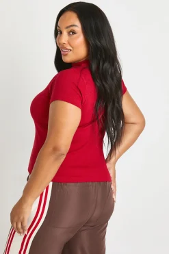 boohoo Haut Ajusté Côtelé À Manches Courtes Grande Taille<Femme Basiques|Tops