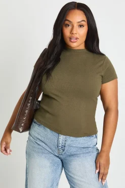 boohoo Haut Ajusté Côtelé À Manches Courtes Grande Taille<Femme Basiques|Tops