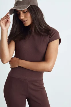 boohoo Haut Ajusté Côtelé À Manches Courtes Basique<Femme Looks Chocolat|Basiques