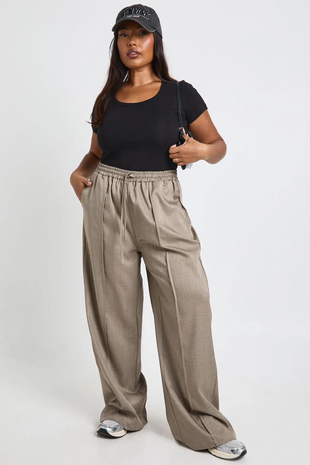 boohoo Haut Ajusté Grande Taille Côtelé À Encolure Dégagée Et Manches Courtes<Femme Basiques|Tops