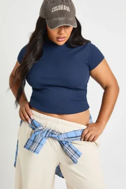 boohoo Haut Ajusté À Manches Courtes Côtelé Plus Basic<Femme Basiques|Tops