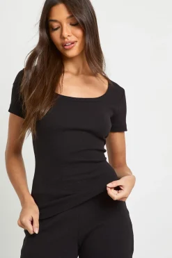 boohoo Haut Ajusté À Manches Courtes En Côtes Avec Encolure Ronde<Femme Basiques|Tops