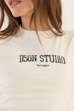 Haut Ajusté À Manches Courtes Imprimé Universitaire Dsgn Studio