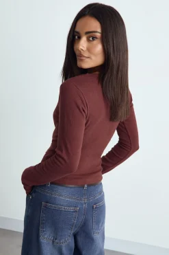 boohoo Haut ajusté à manches longues à encolure creuse en tissu côtelé<Femme Basiques|Tops