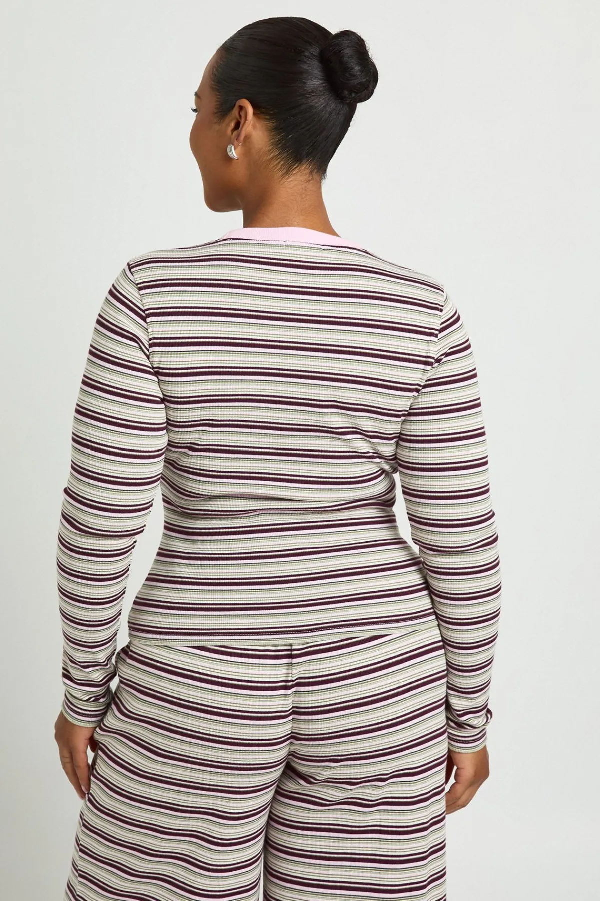 boohoo Haut Ajusté À Manches Longues En Maille Côtelée Rayée Grande Taille<Femme Tops D’Automne|Looks De Rentrée