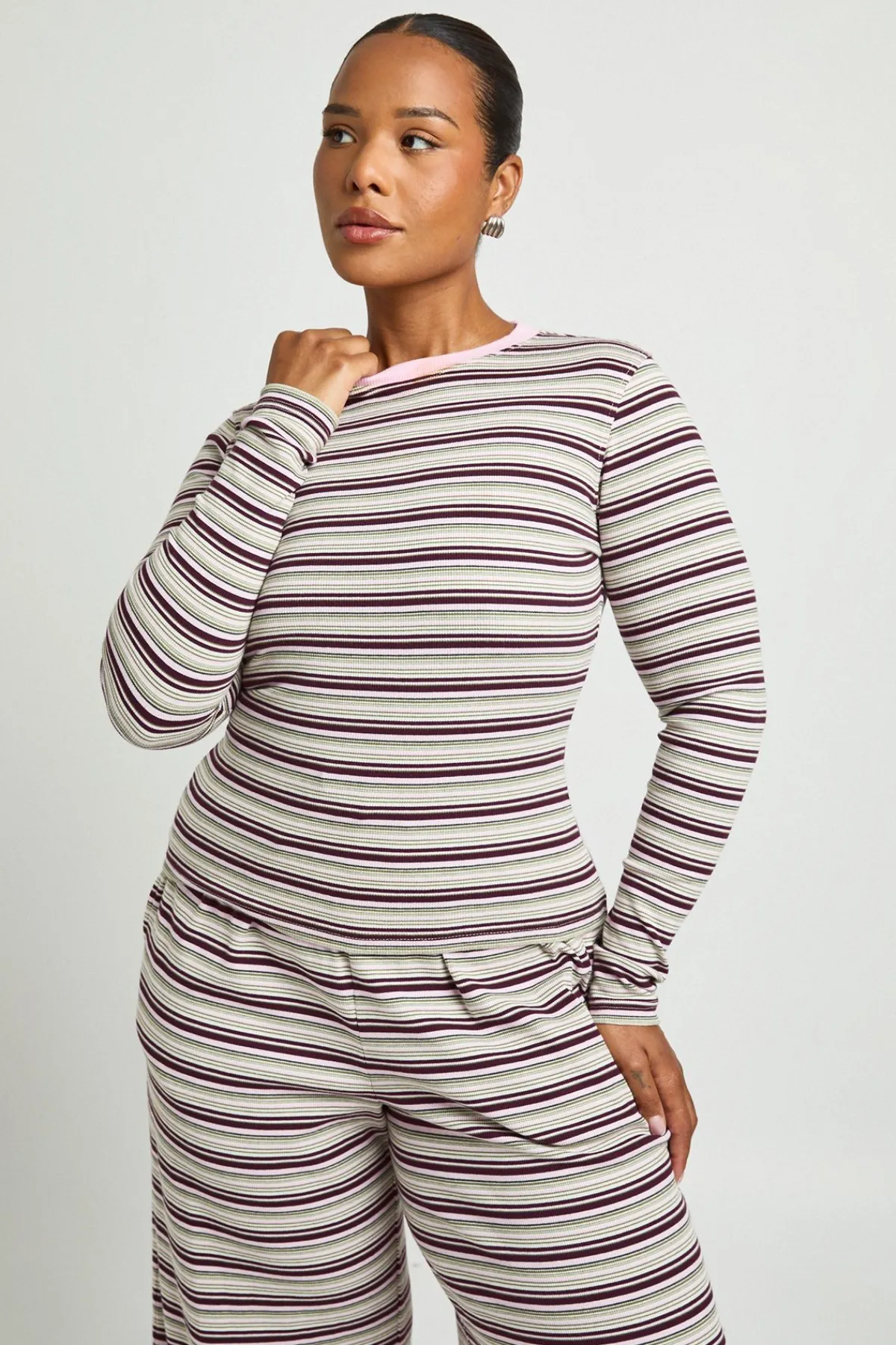 boohoo Haut Ajusté À Manches Longues En Maille Côtelée Rayée Grande Taille<Femme Tops D’Automne|Looks De Rentrée