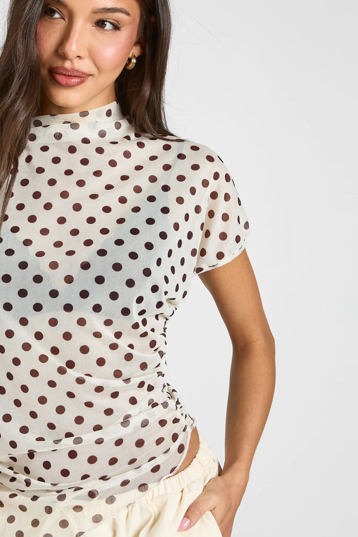 boohoo Haut Asymétrique En Mesh À Pois Col Montant Avec Fronces Latérales<Femme Pois|Tops