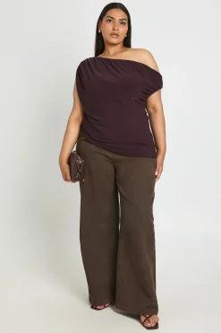 Haut Asymétrique Grande Taille À Épaules Dénudées