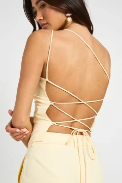 boohoo Haut Asymétrique À Une Épaule Avec Dos Noué Effet Peau De Pêche<Femme Tops