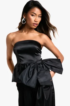 Haut bandeau en satin avec détails de nœud et pompon
