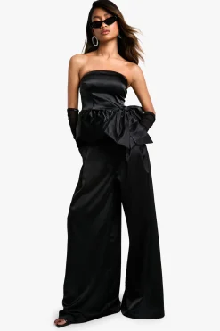 Haut bandeau en satin avec détails de nœud et pompon