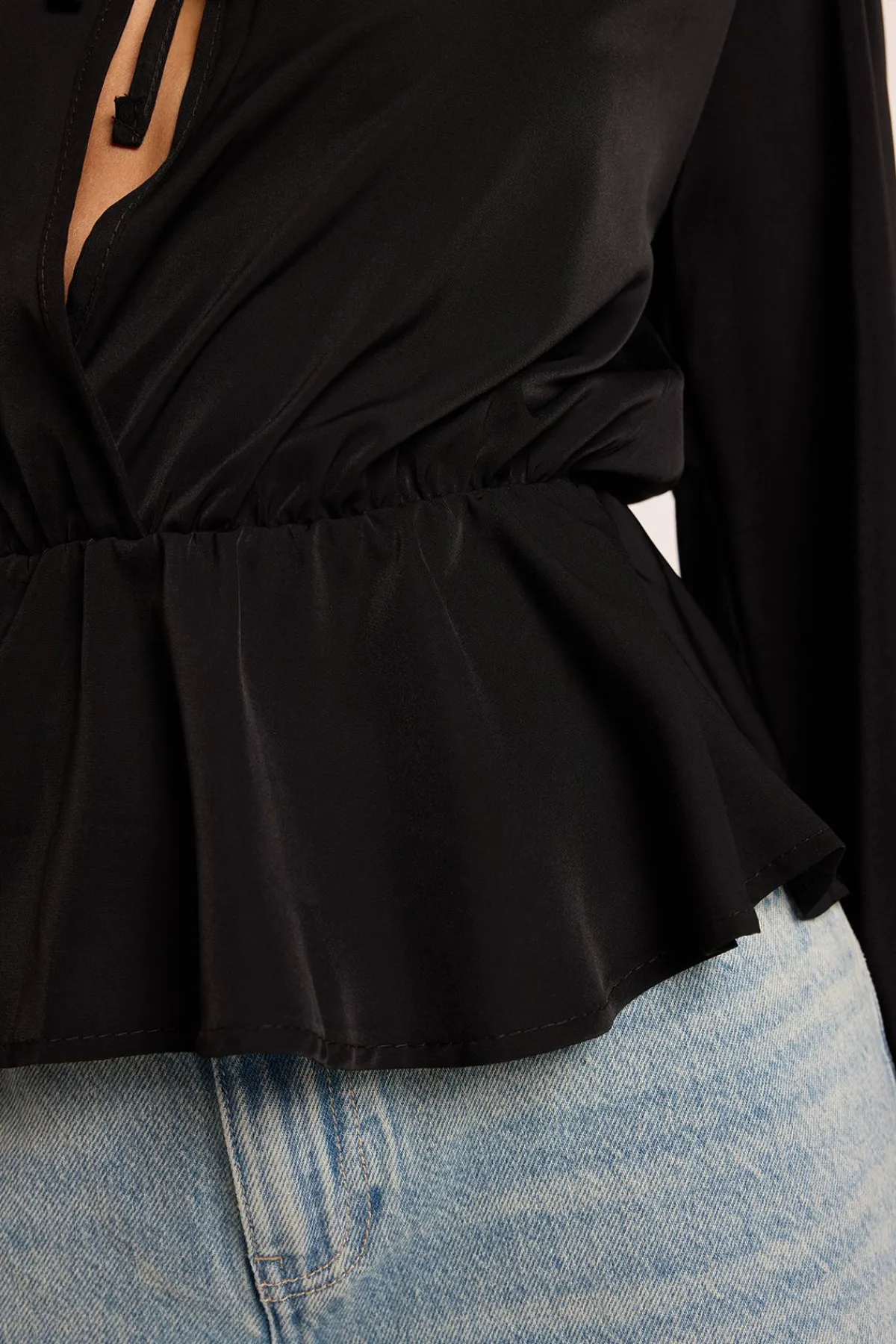 boohoo Haut À Basque Avec Nœud Devant<Femme Tops