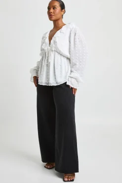 boohoo Haut Blouse Froncé À Volants En Mousseline Dobby Grande Taille<Femme Tops