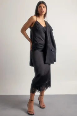 Haut camisole en satin avec garniture en dentelle