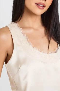 Haut Caraco en Dentelle à Encolure Dégagée