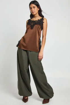 boohoo Haut Caraco en Satin avec Fentes Latérales en Dentelle<Femme Looks Chocolat|Satin Et Dentelle