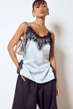 Haut Caraco en Satin à Fentes Latérales en Dentelle
