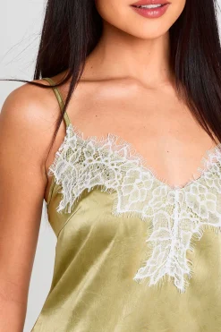 Haut Caraco En Satin Martelé Avec Finition Dentelle