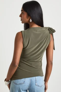 boohoo Haut Col Montant à Épaules Nouées en Tissu Slinky Mat<Femme Tops