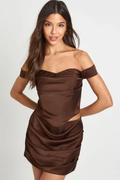 boohoo Haut corset Bardot en satin<Femme Looks Chocolat|Satin Et Dentelle