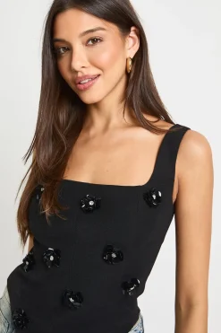 Haut corset orné de motifs floraux