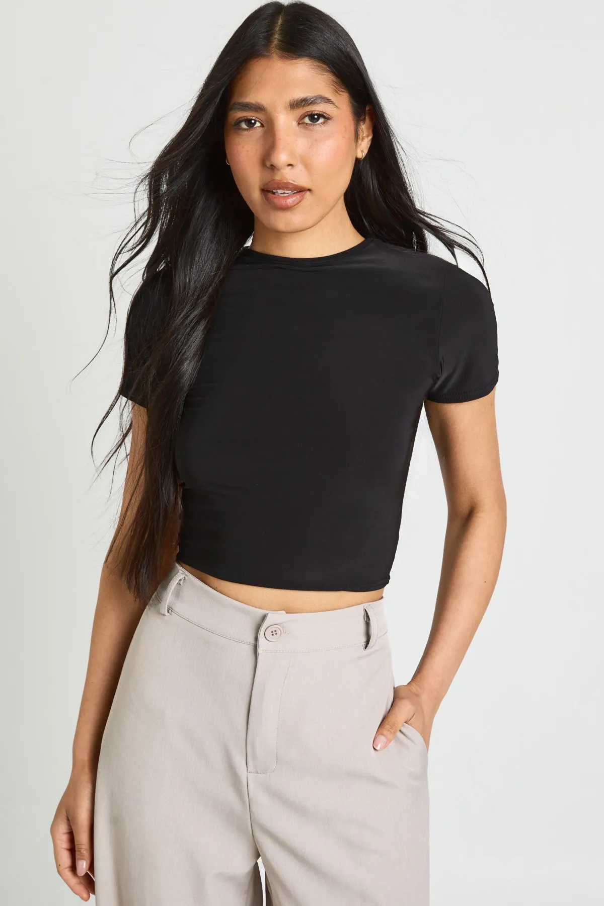 boohoo Haut Court Basique En Tissu Slinky À Manches Courtes Pour Grandes Tailles<Femme Basiques|Tops
