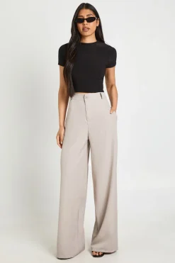 boohoo Haut Court Basique En Tissu Slinky À Manches Courtes Pour Grandes Tailles<Femme Basiques|Tops