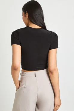 boohoo Haut Court Basique En Tissu Slinky À Manches Courtes Pour Grandes Tailles<Femme Basiques|Tops
