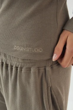 Haut Côtelé À Casynthétiqueche Avec Boutons Et Taille Cintrée Dsgn Studio