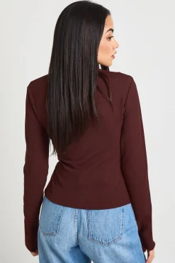 boohoo Haut Côtelé À Manches Longues Avec Détail Décolleté Goutte D'eau Et Finition Perlée<Femme Looks Chocolat|Tops D’Automne