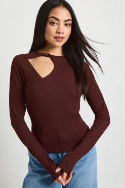boohoo Haut Côtelé À Manches Longues Avec Détail Décolleté Goutte D'eau Et Finition Perlée<Femme Looks Chocolat|Tops D’Automne