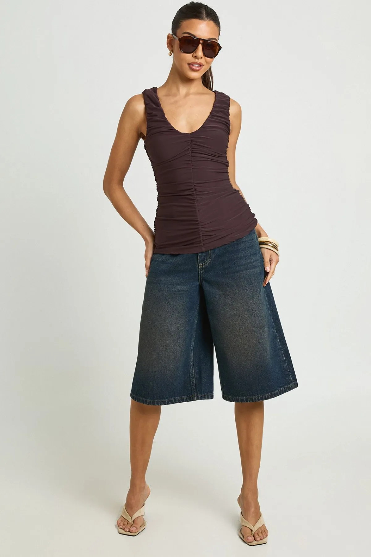 boohoo Haut Débardeur À Col V Froncé<Femme Looks Chocolat|Tops