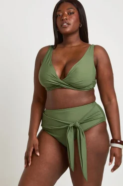 boohoo Haut De Bikini Grande Taille À Détail Torsadé Devant<Femme Maillots De Bain|Tenues De Plage