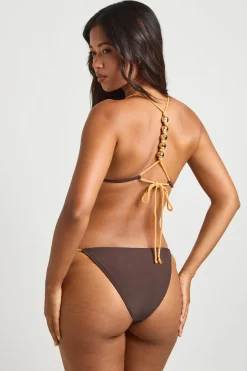 Haut De Bikini Plongeant Avec Détails Cordage Et Finitions Dorées Et Bas De Bikini À Nouer Sur Les Côtés