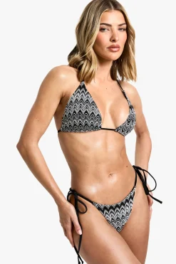 boohoo Haut de bikini triangle à zigzag tricoté<Femme Maillots De Bain|Tenues De Plage