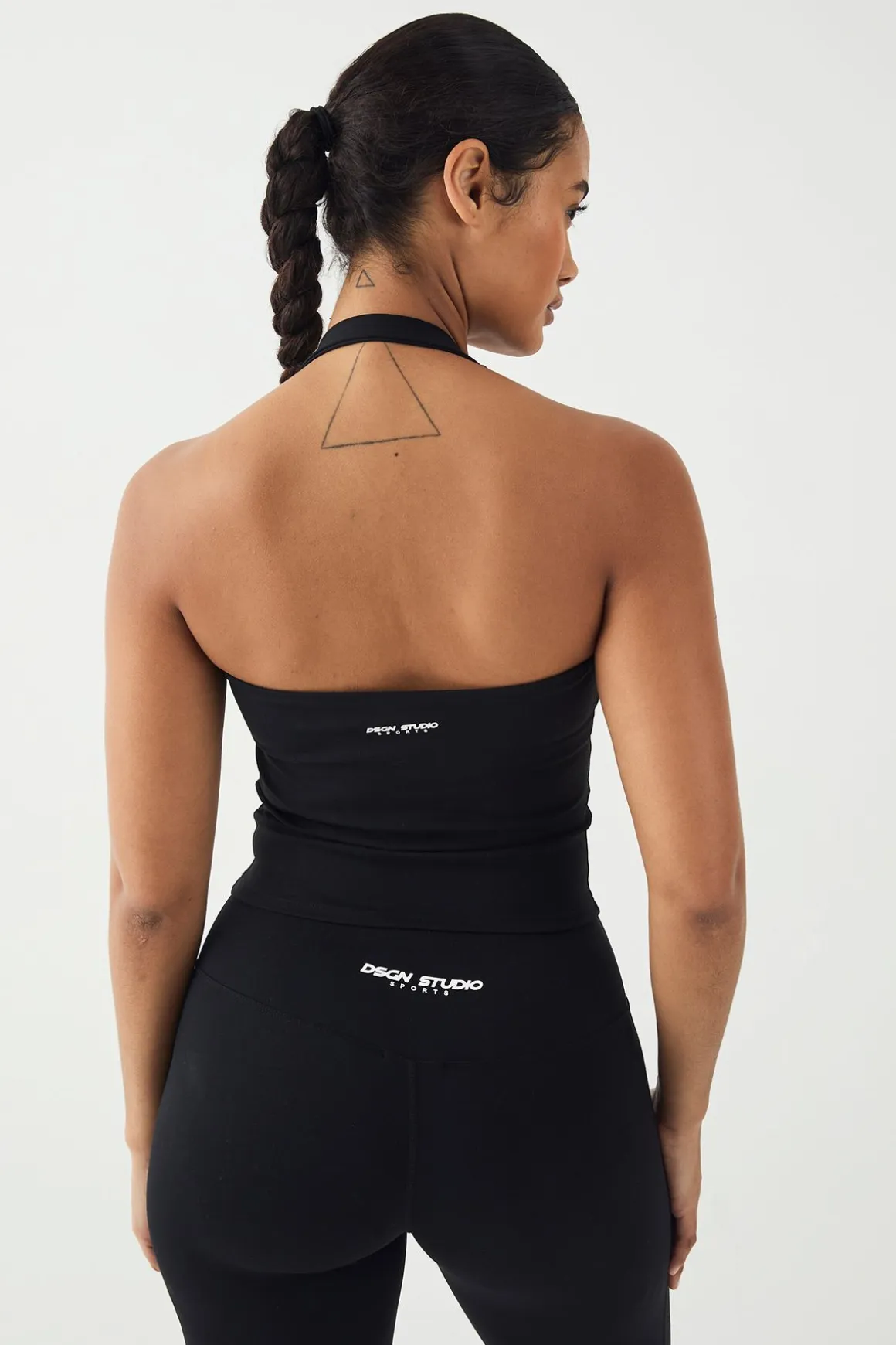 Haut de Sport DSGN Studio Ultra Sculpt à Détails de Coutures et Col Licou Rembourré