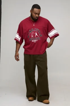 boohooMAN Haut De Sport Grande Taille Col V Imprimé Football Oversize<Homme Tout Afficher|T-Shirts