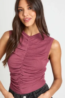 Haut à double couche en maille transparente froncée à l'avant