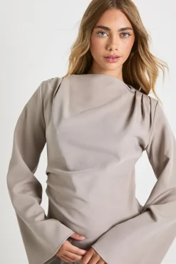 Haut drapé asymétrique & pantalon à jambes larges coordonné