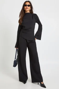 Haut drapé asymétrique & pantalon à jambe large coordonné