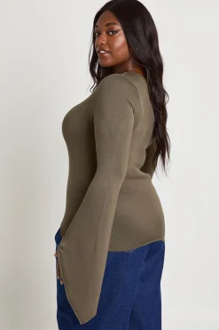 Haut Drapé Grande Taille À Manches Évasées Et Épaules Dénudées