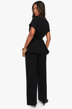 Haut à détails de boutons style lin et pantalon coordonné à jambes larges